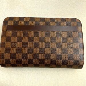 Louis Vuitton clutch in great condition!